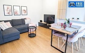 Nowoczesny Apartament Dąbska Arena / Parking